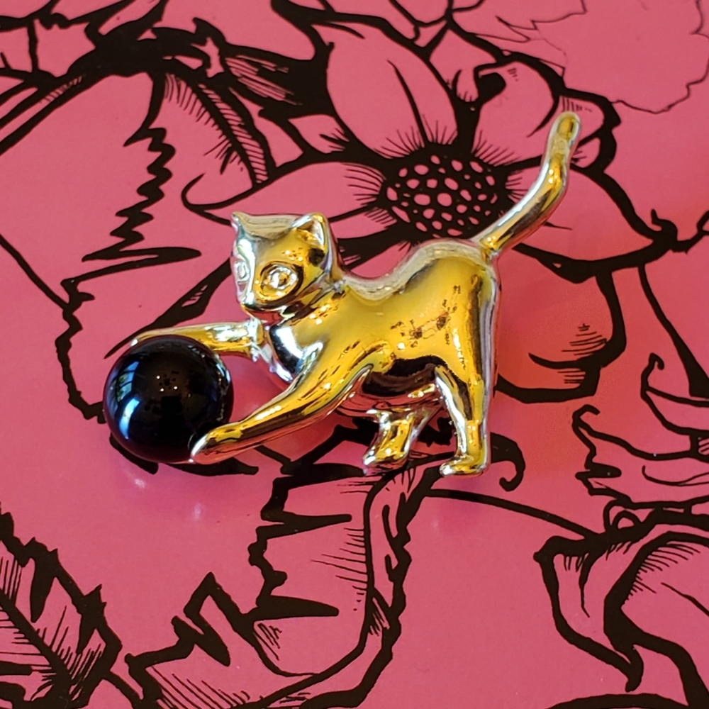 Vintage Cat Brooch Jewelry Faux Onyx Gem Gold Black